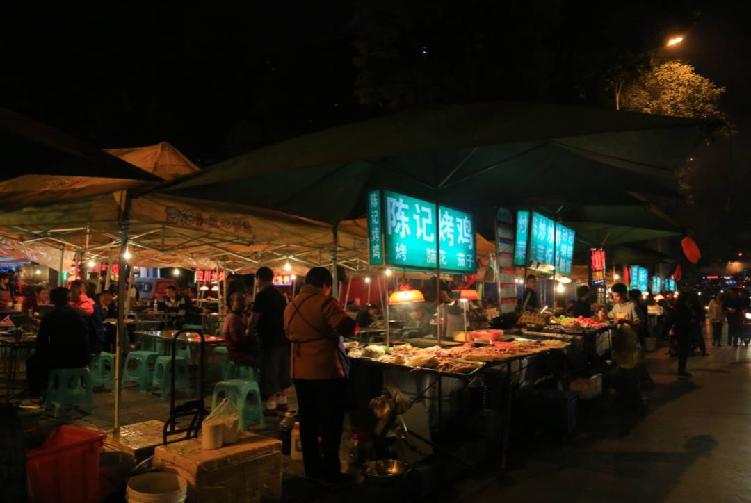 最新宵夜档，城市夜生活的独特魅力